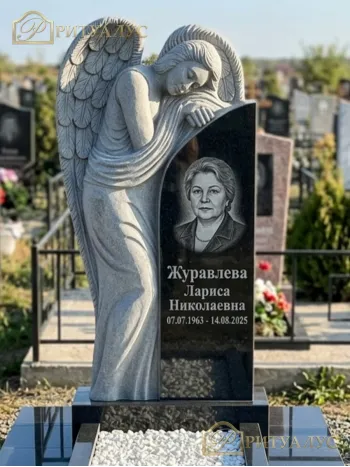 Памятник из гранита "Ангел Плачущий 04"