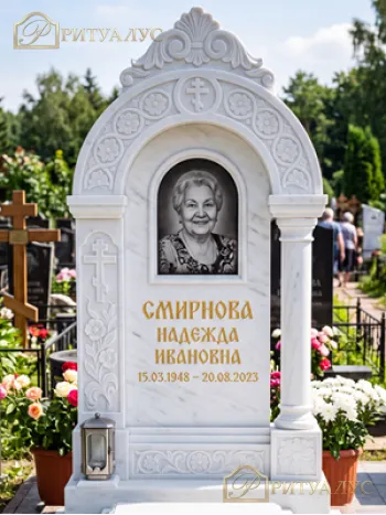 Памятники из белого мрамора Коелга