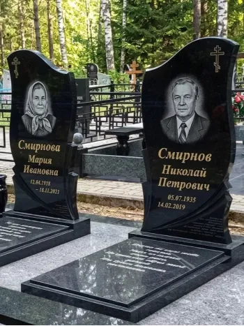 Зеркальные памятники