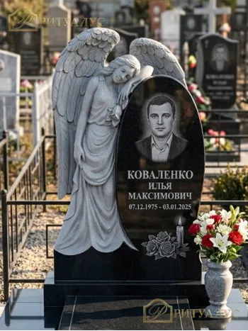 Памятник из гранита "Ангел с розой" 08