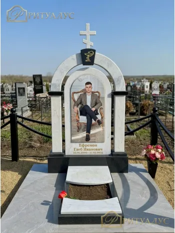 Памятник врачу с аркой и фото в полный рост
