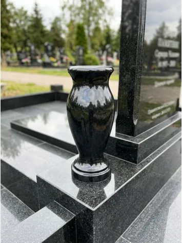 Вазы из гранита