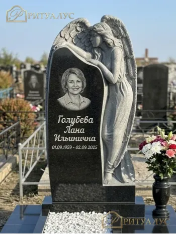Памятник из гранита "Ангел памяти" 11