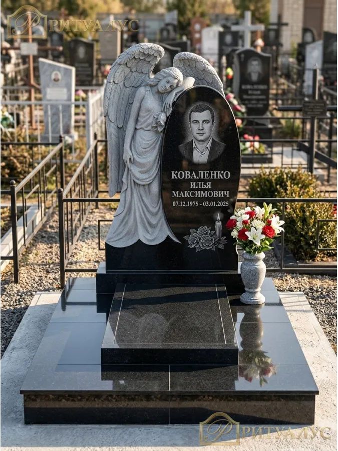 Памятник из гранита "Ангел с розой" 08