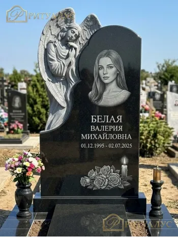 Памятник из гранита Ангел 7